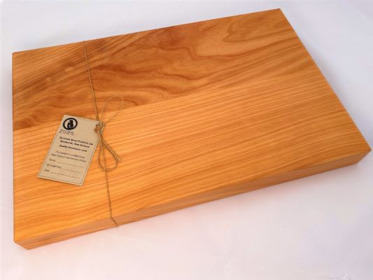 MACROCARPA BREAD BOARD: Large clear