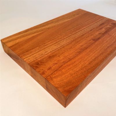 EUCALYPTUS SALIGNA CHOPPING BOARD: Medium