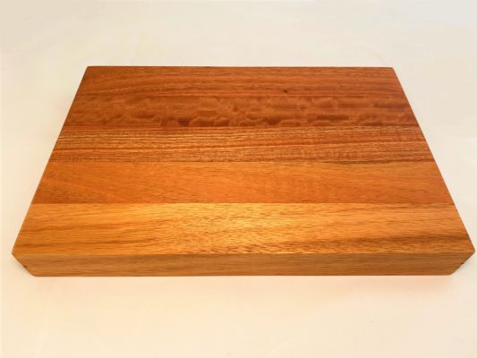 EUCALYPTUS SALIGNA CHOPPING BOARD: Medium