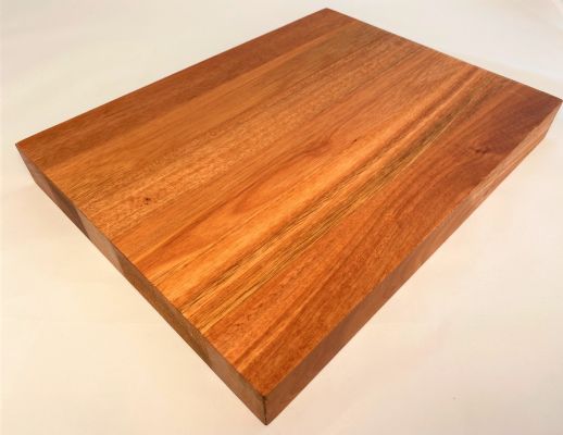 EUCALYPTUS SALIGNA CHOPPING BOARD: Wide