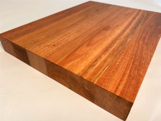 EUCALYPTUS SALIGNA CHOPPING BOARD: Wide