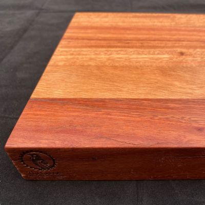 EUCALYPTUS SALIGNA CHOPPING BOARD: Medium