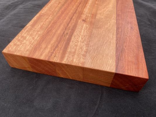 EUCALYPTUS SALIGNA CHOPPING BOARD: Medium