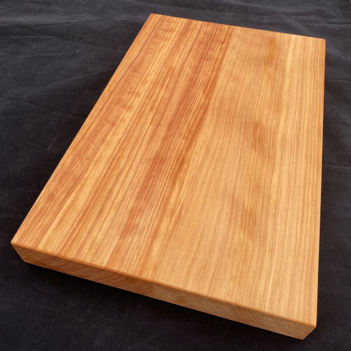 MACROCARPA BREAD BOARD: Large clear