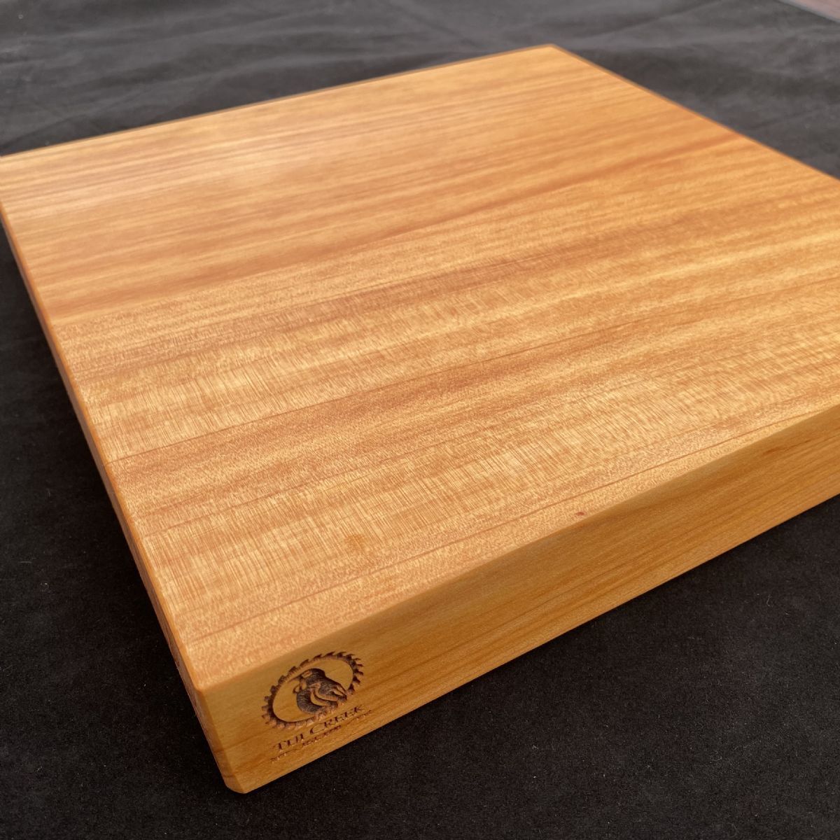 MACROCARPA CHOPPING BOARD: Small clear