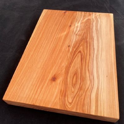 MACROCARPA BREAD BOARD: Large rustic