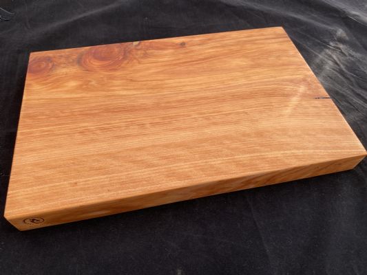 MACROCARPA BREAD BOARD: Large rustic