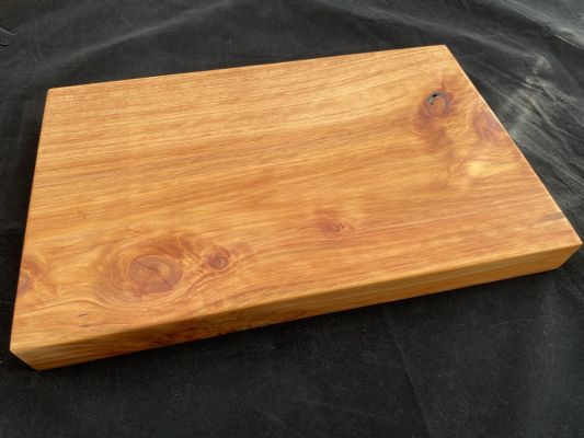 MACROCARPA BREAD BOARD: Large rustic