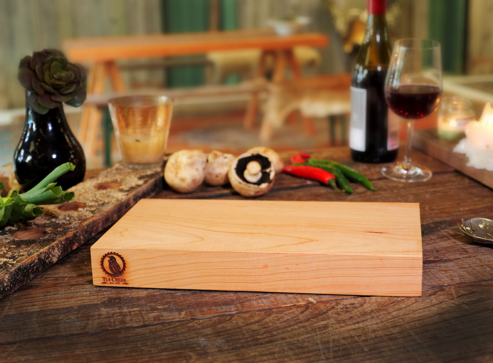 MACROCARPA CHOPPING BOARD: Small rustic + Board Conditioner