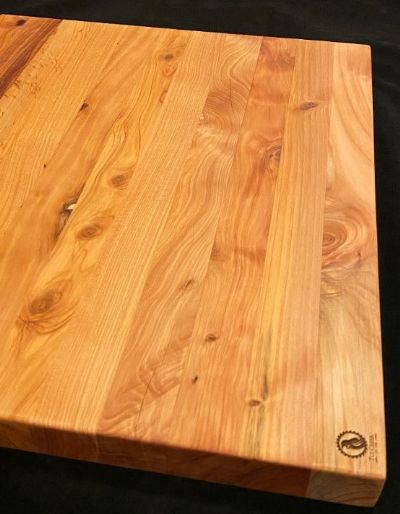 MACROCARPA CHOPPING BOARD: LARGE RUSTIC