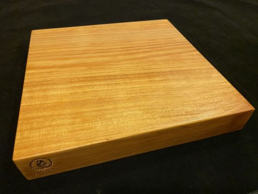 MACROCARPA CHOPPING BOARD: Small clear + Board Conditioner