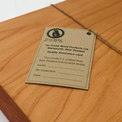 MACROCARPA CHOPPING BOARD: Small clear + Board Conditioner