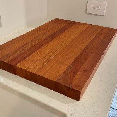 EUCALYPTUS SALIGNA CHOPPING BOARD: Medium