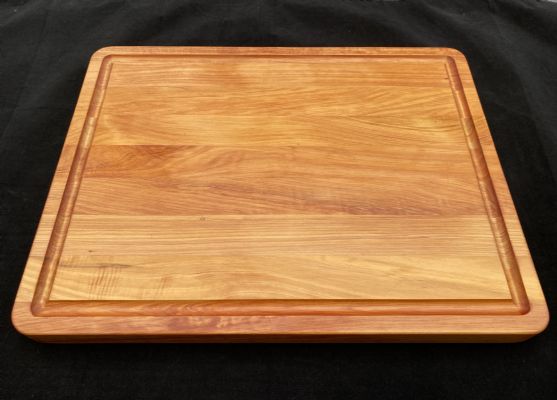 MACROCARPA CHOPPING BOARD: Large with Juice groove