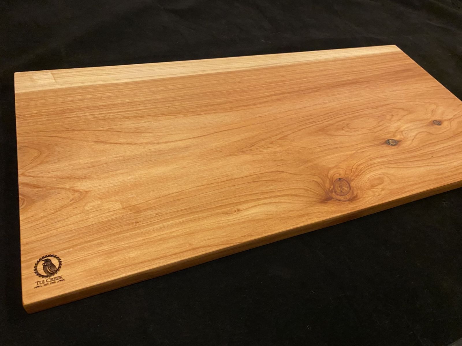 MACROCARPA KITCHEN CHOPPING BOARD: Wide Rustic + Board Conditioner