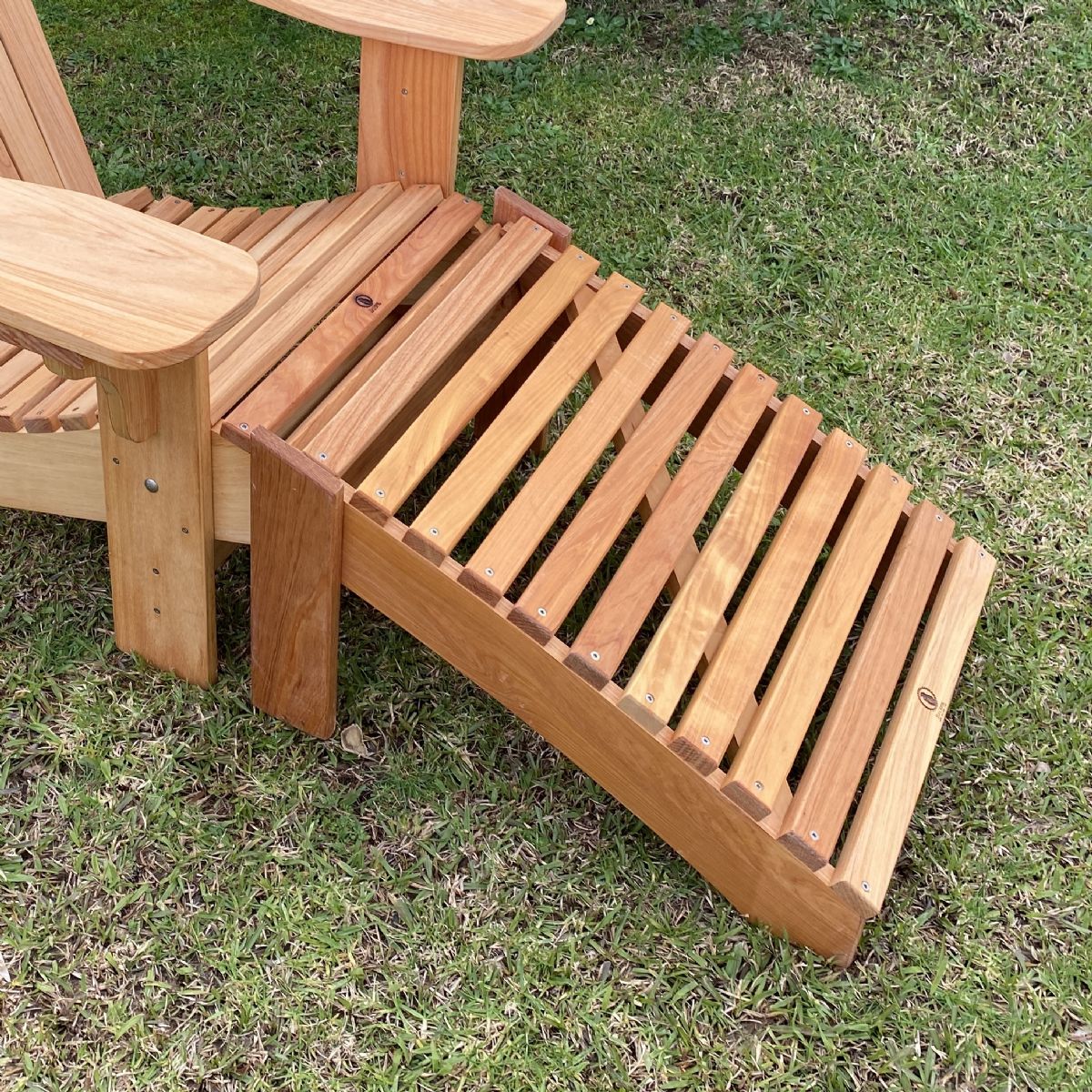 MACROCARPA CAPE COD FOOTSTOOL: Round tail